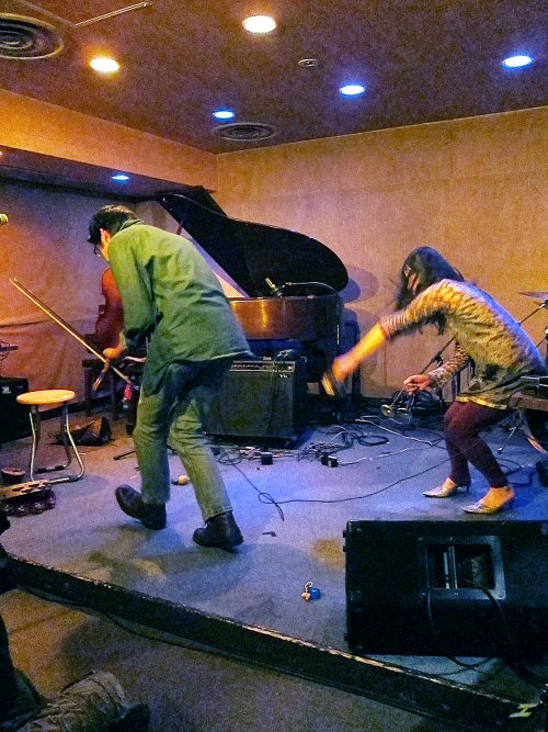 Che Chen and Chie Mukai performing at Next Sunday, Tokyo, February 23, 2011.